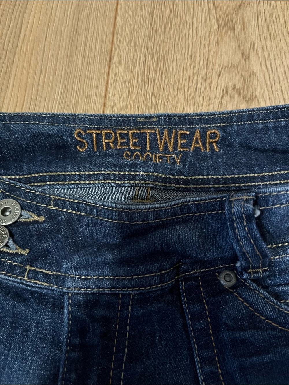 Low rise denim shorts - Picture 4 of 4